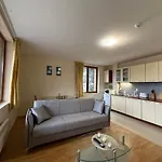 Bliss - Peaceful With Balcony Views בנסקו