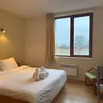 Apartamento Bliss - Peaceful With Balcony Views *